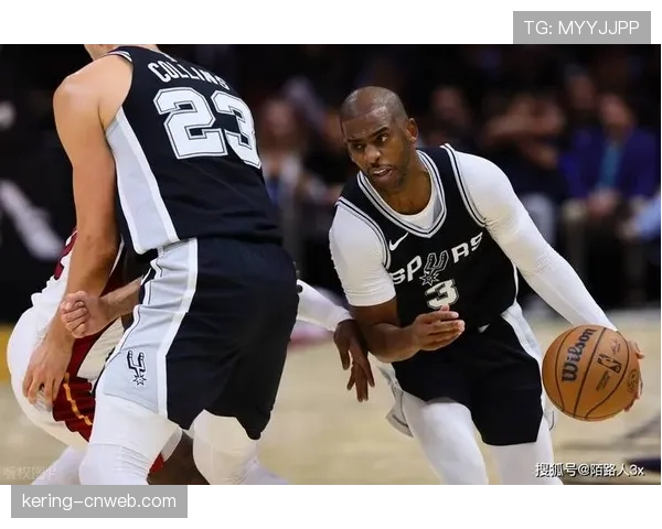 特写：生涯最后一季？保罗赛后与子女在场边长时间合影